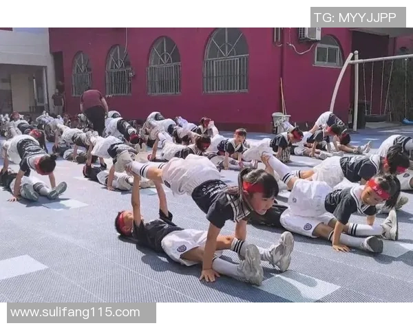 儿童足球培训乐动体育助力孩子成长与团队精神培养